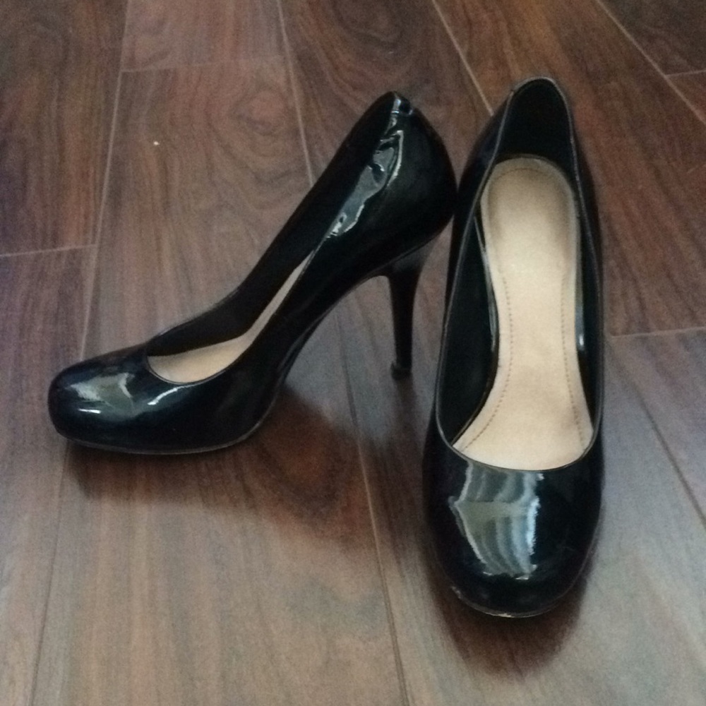 Vince Camuto Black Pumps